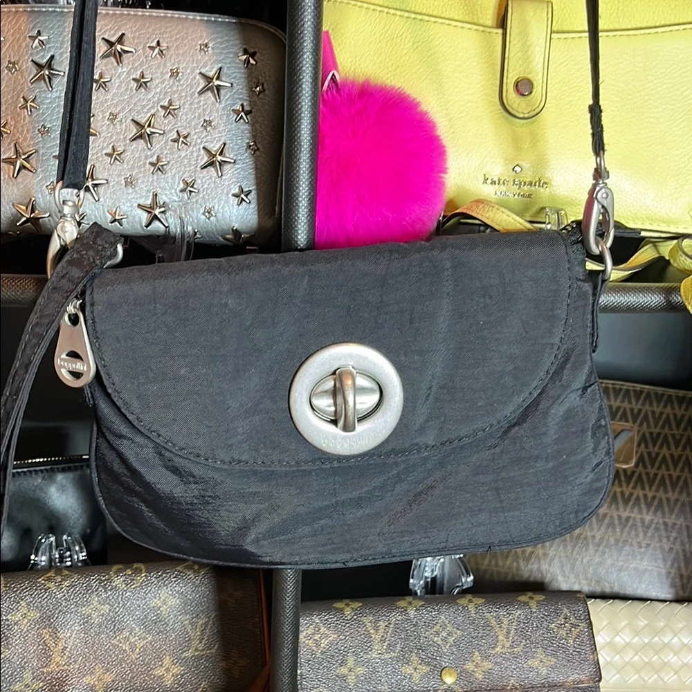 Baggallini Black and Tan Crossbody Bag